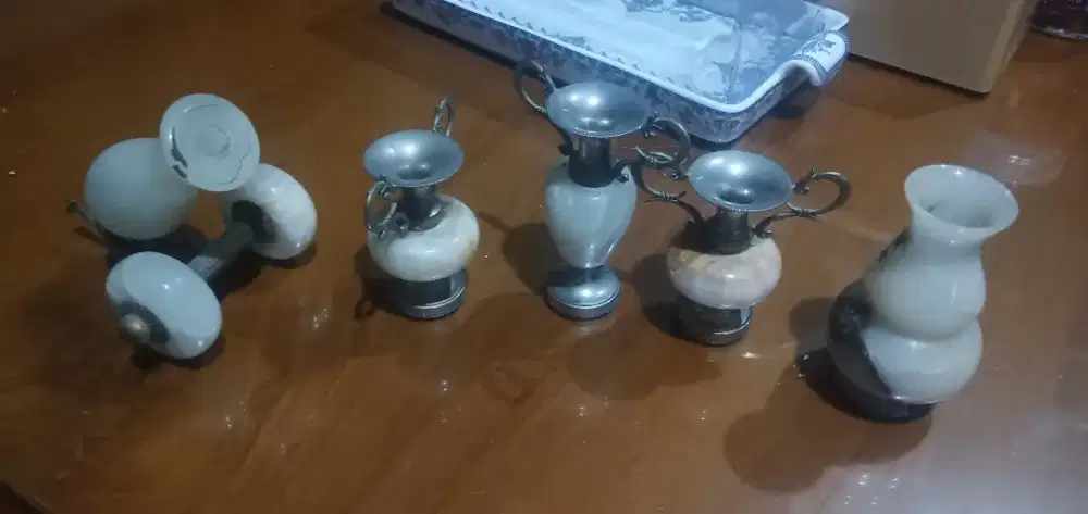 Satu set vas dan meriam onyx kombinasi kuningan