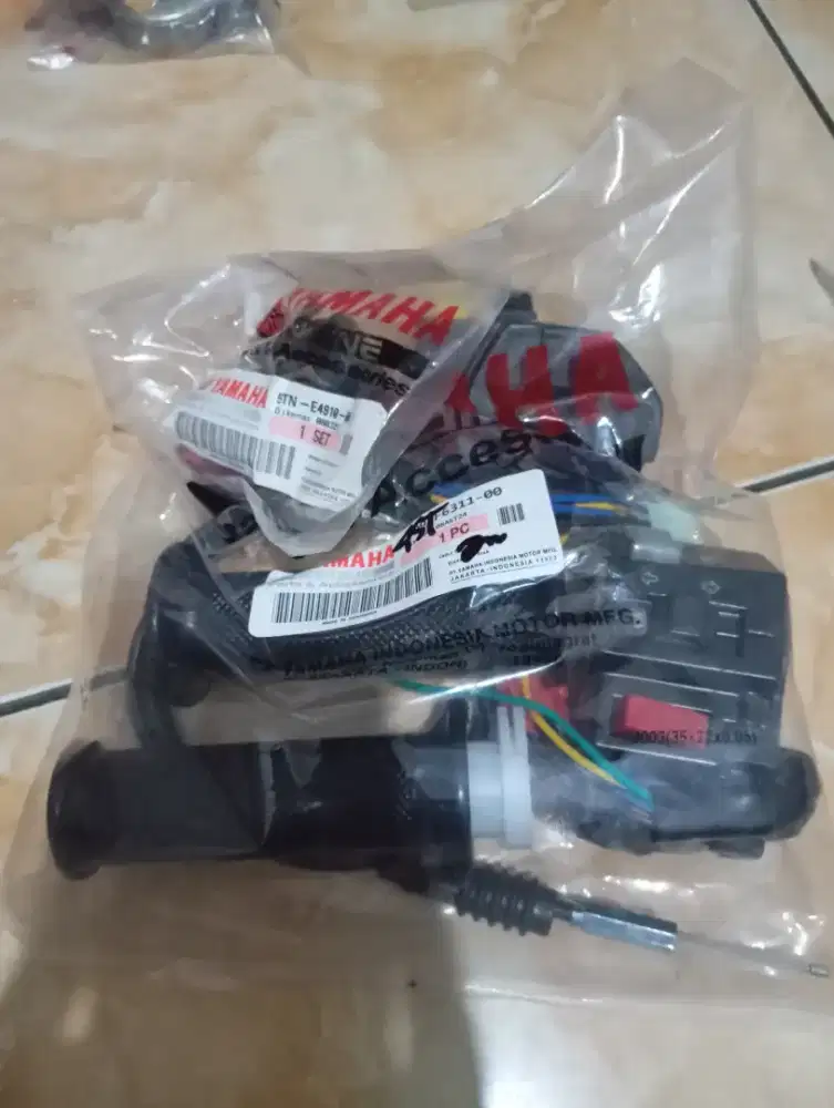 Handgrip + kabel gas + saklar/tombol2 set kiri kanan Jupiter Z