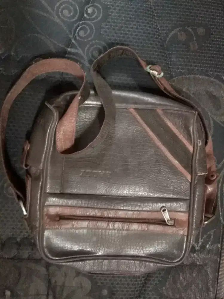 jual tas kulit merek bally