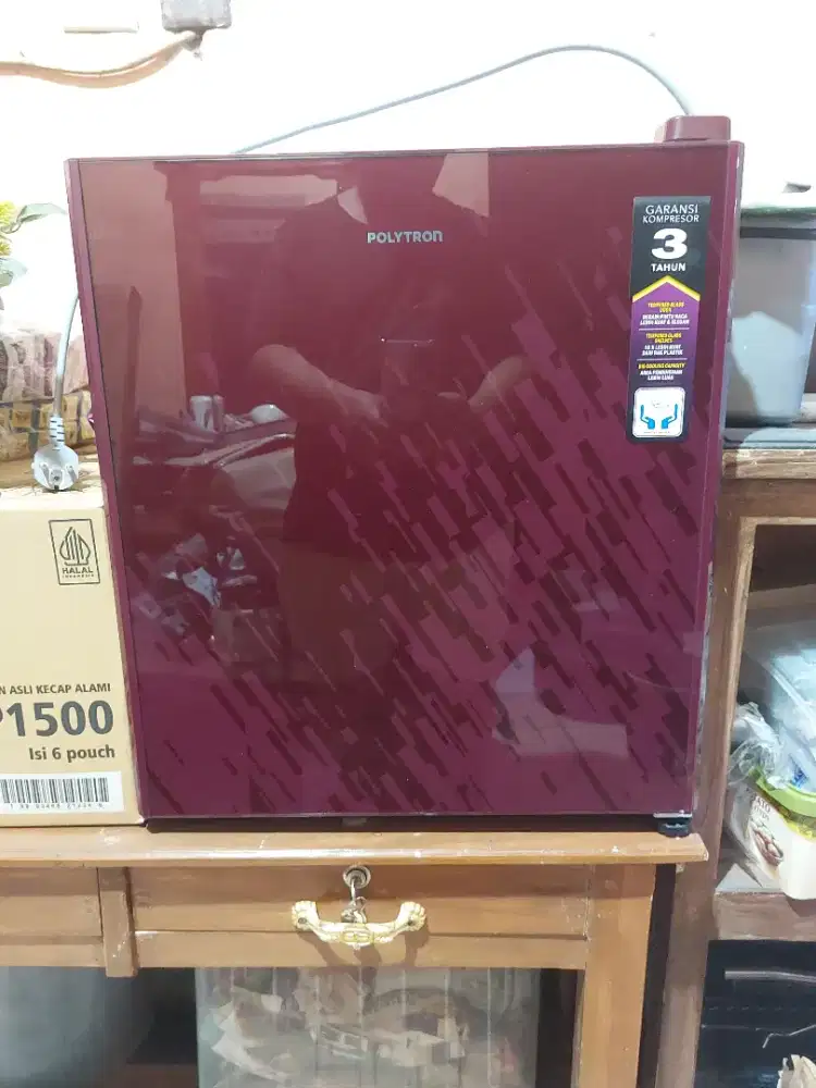 Kulkas Mini Polytron Portable PRH51 kulkas hotel polytron 50L k
