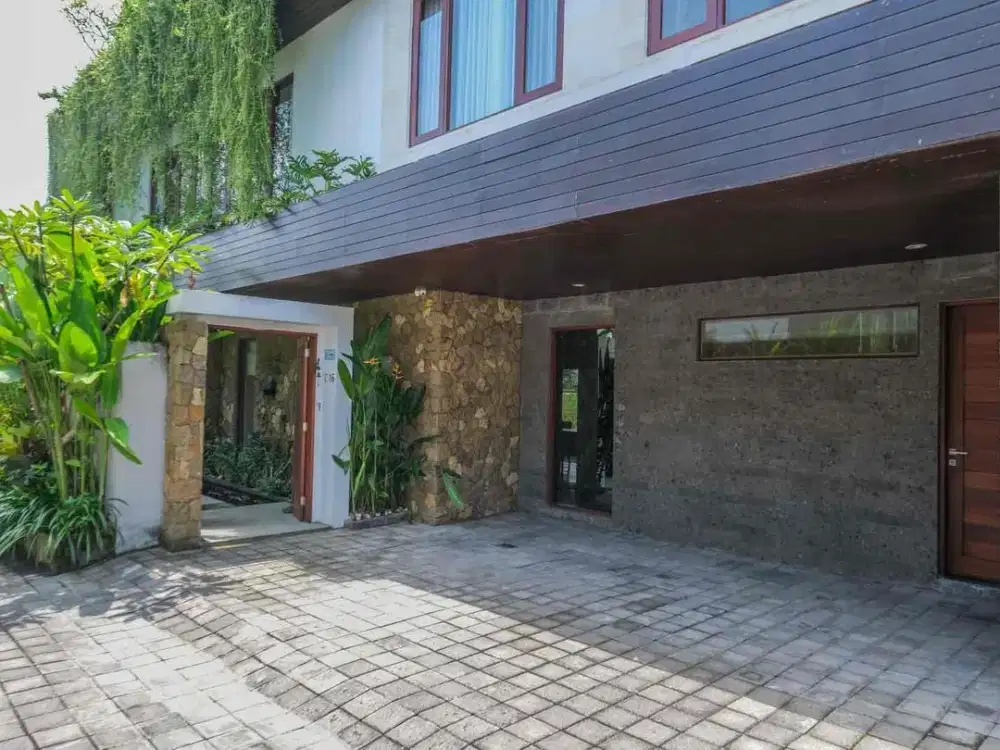 For Sale 
6 Bedroom Villla 
With Stunning Rice filled, Ocean and Mountain View
Located at Canggu, Cemagi