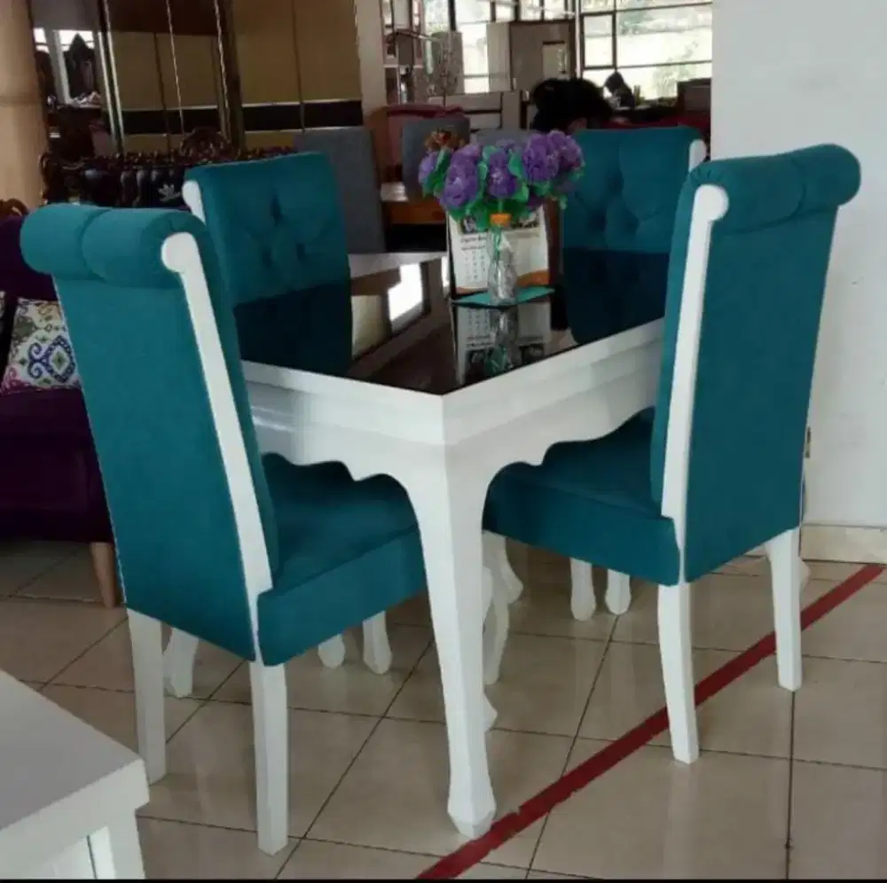 Meja makan castm bisa TUKAR TAMBAH DENGAN MEJA MAKAN LAMA