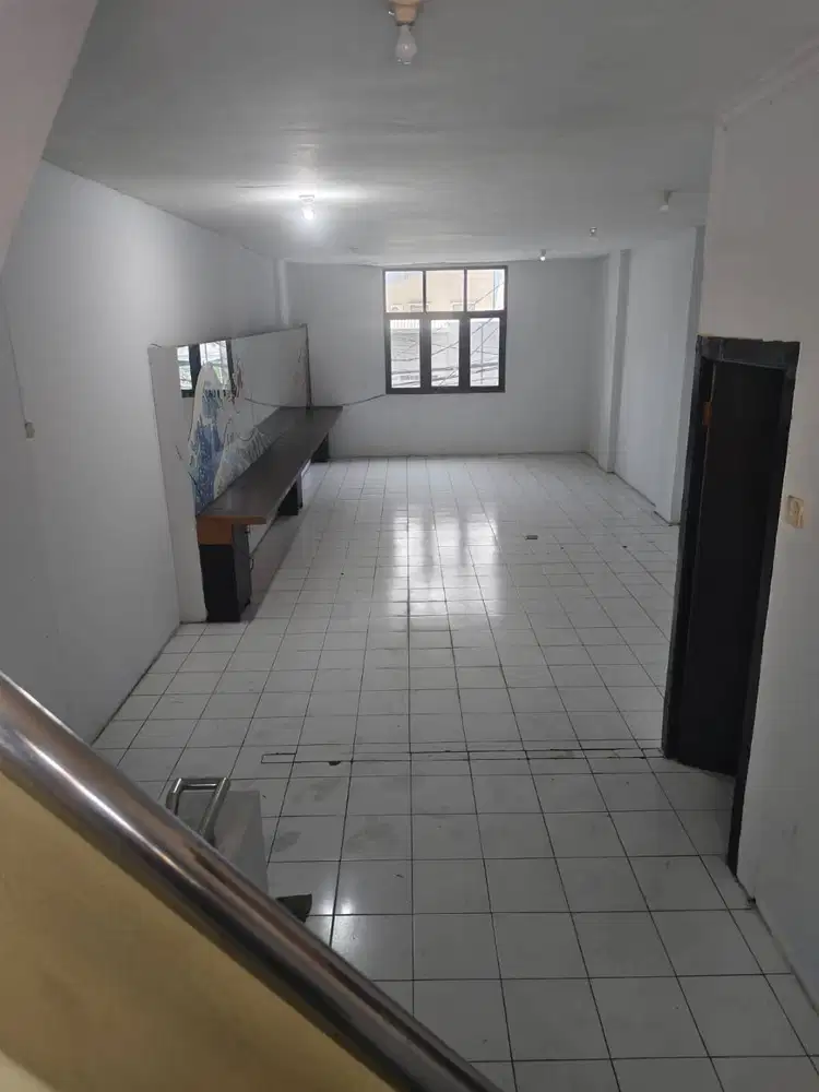 Lengkong Bandung Ruko 3,5 Lantai Siap pakai Lokasi Strategis