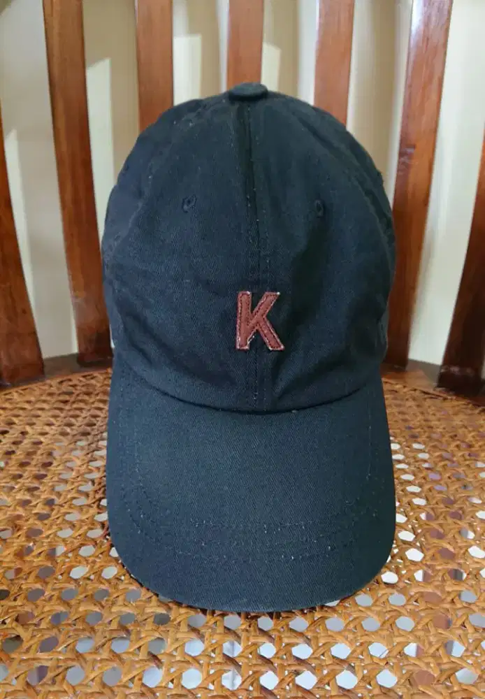 Topi K-Swiss Alfabet K Hitam Size OSFA