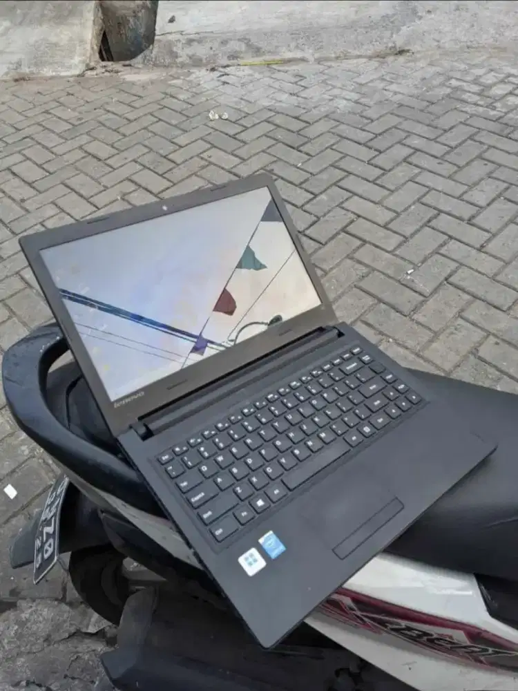 Lenovo Ideapad 100-14IBD.
Intel Core i3-5300U Broadwell Gen 5 2.00Ghz