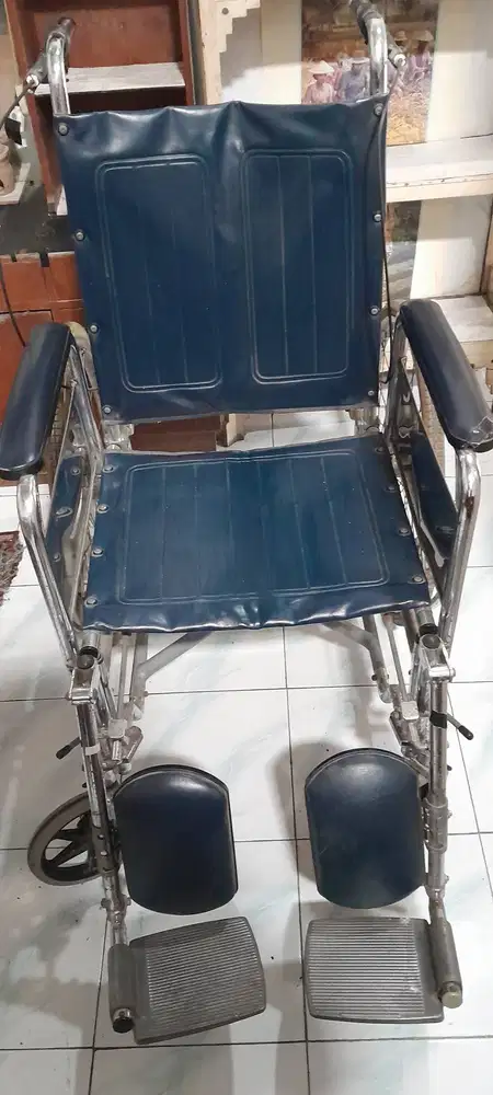 Kursi Roda kondisi normal seperti baru