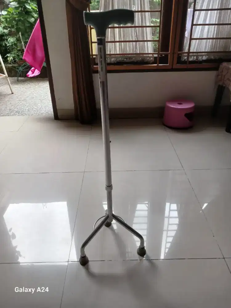 Di jual tongkat 3 kaki