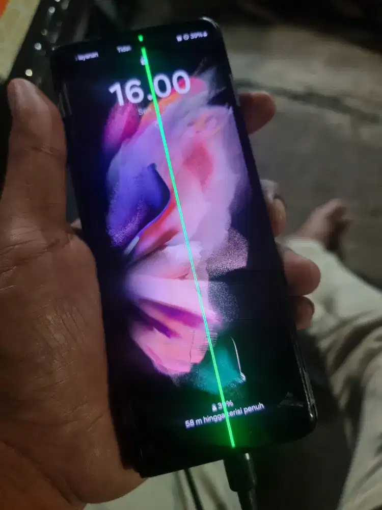 LCD depan Samsung Fold 3 minus garis