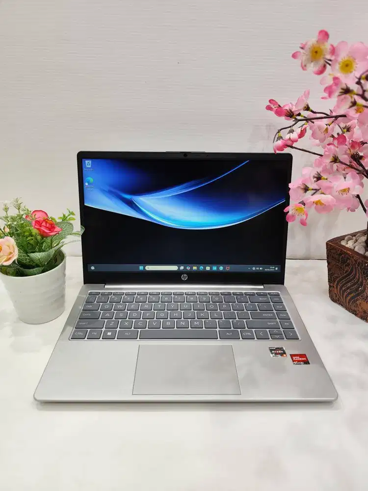 Laptop HP 14 em0197AU AMD Ryzen 3 7320U 8GB 256GB SSD