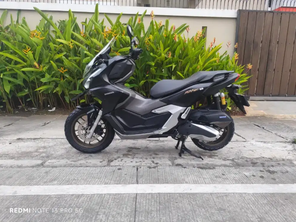 Honda adv 160 abs hati th 2025/4 km 5xxx istimewa