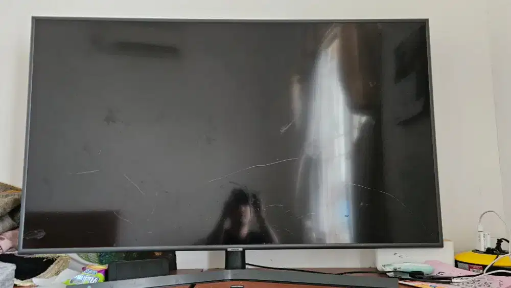 TV Samsung 55 UA55RU7400 – Rusak LCD, Cocok untuk Sparepart