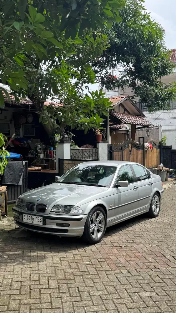 BMW 323i 2000 Bensin