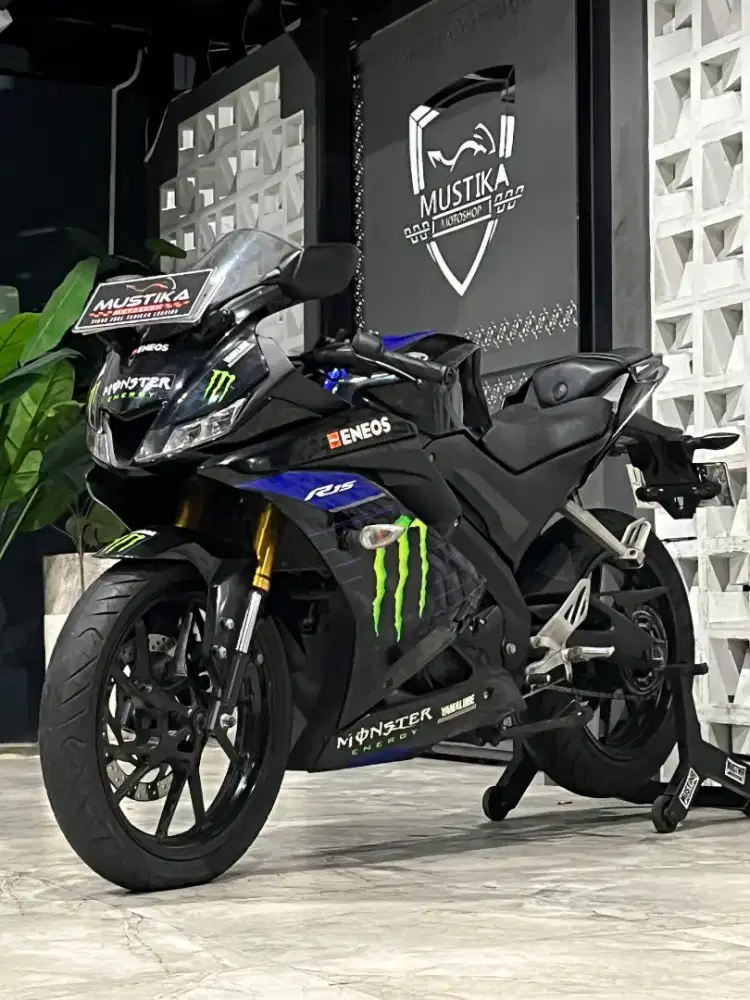 YAMAHA R15 2019 - Chintia Mustika