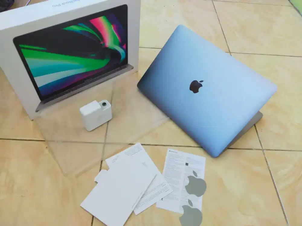 Dijual macbook Pro M1 Lengkp siap pakai Ex ibox CC 250 MULUSS