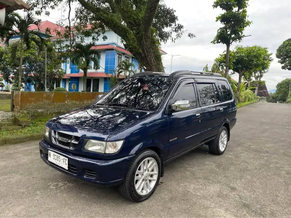 Isuzu Panther 2004 LV