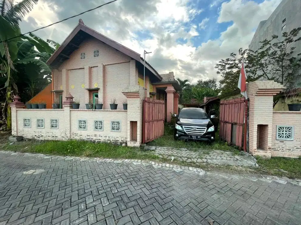 Di jual cepat rumah model klasik
