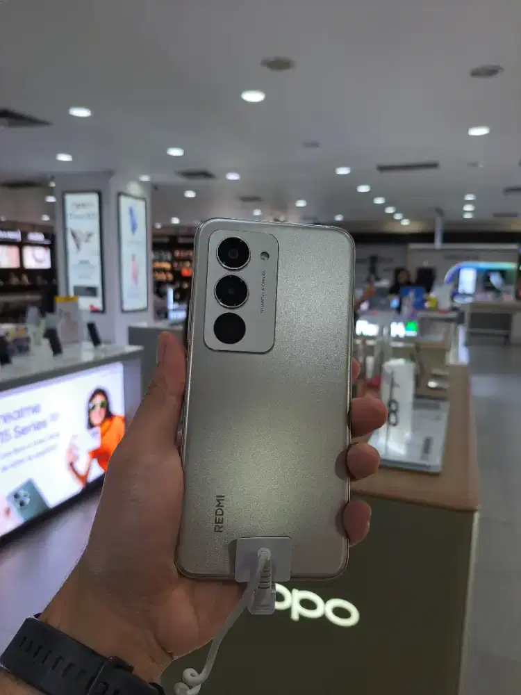 Redmi 15 Ram 16/256GB Baterai Besar 7000 Snapdragon 685