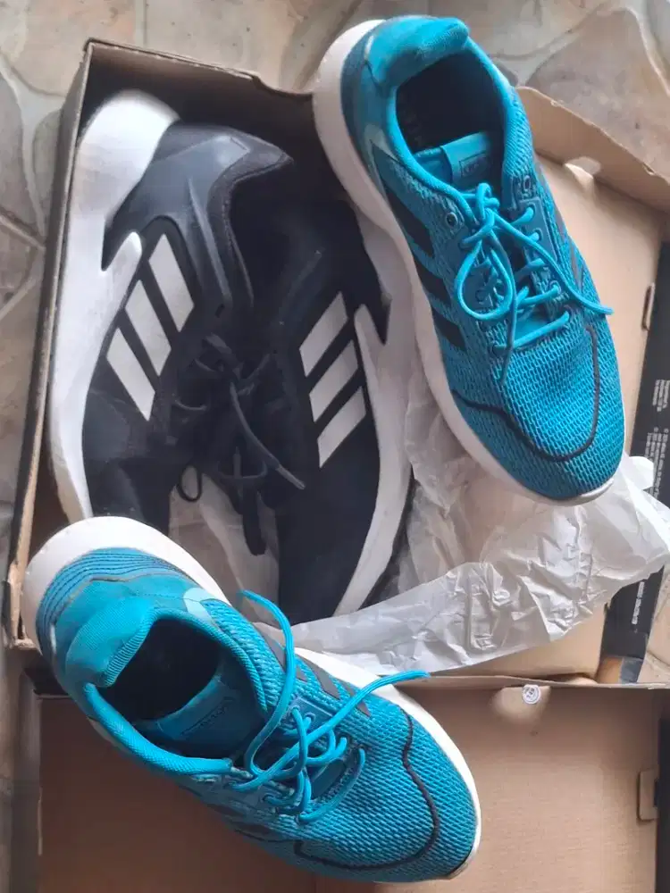 Paket sepatu running Adidas