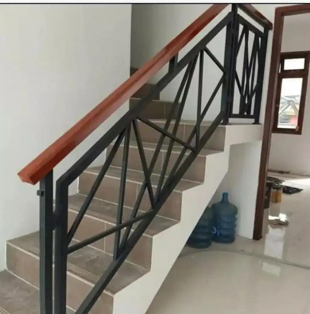 Reling Balkon minimalis