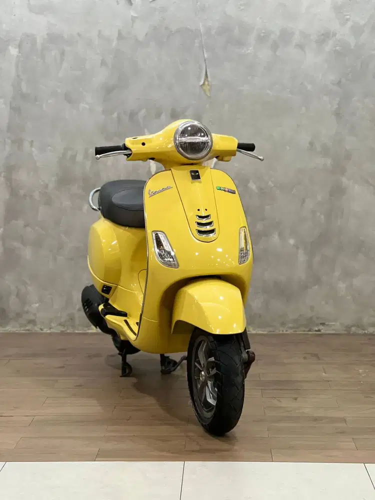 PIAGGIO VESPA LX 125 IGET FACELIFT 2021 YELLOW