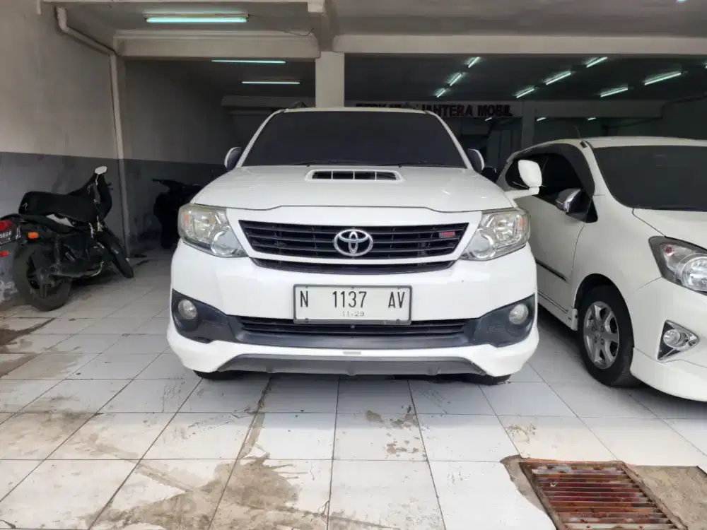 Fortuner VNT TRD 2.5 putih AT solar 2013 surabaya