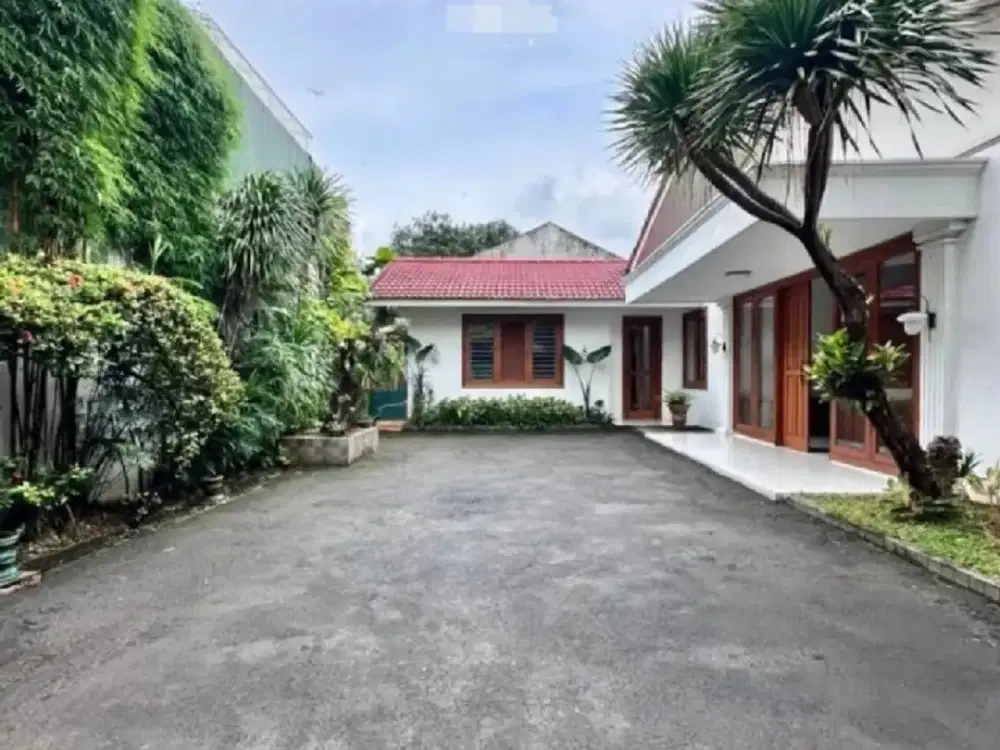 Disewakan Rumah Di Lokasi Tenang Dan Nyaman Di Jakarta Selatan