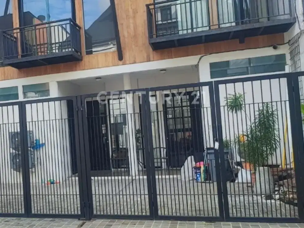 Dijual Rumah Tiga Lantai Cocok Untuk Usaha