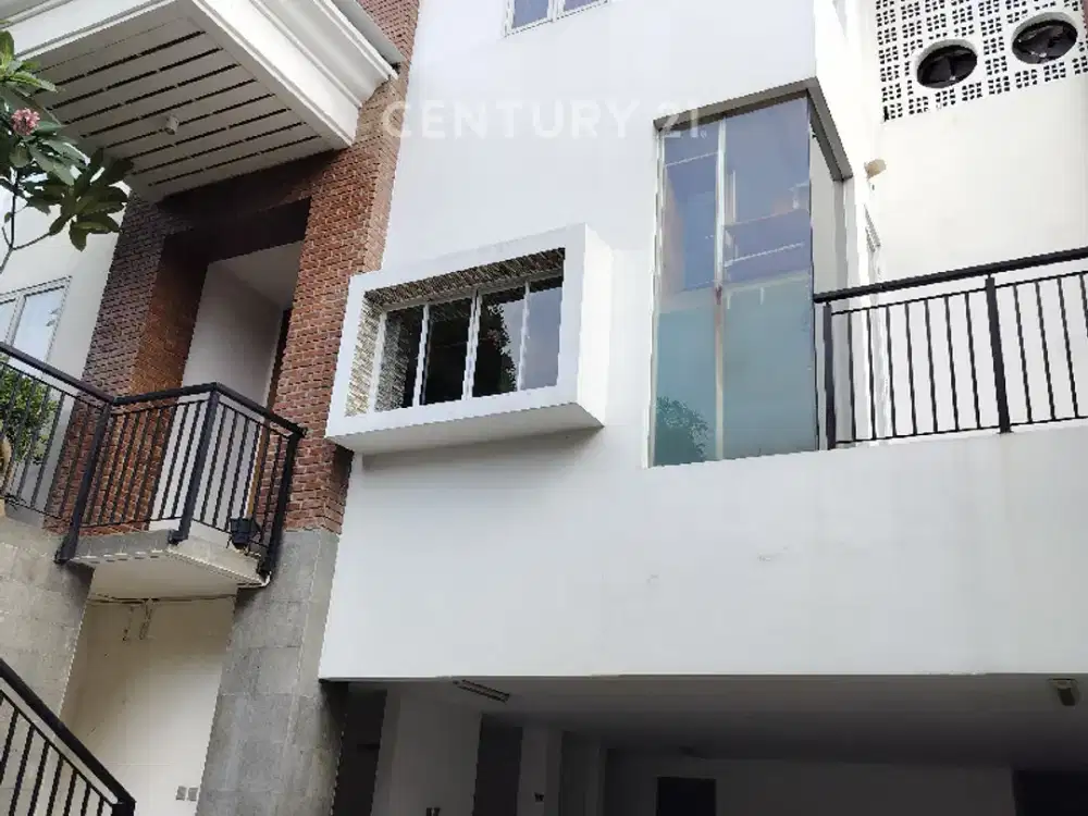 Disewakan Rumah Di Daerah Tenang Dan Nyaman Di Jakarta Selatan