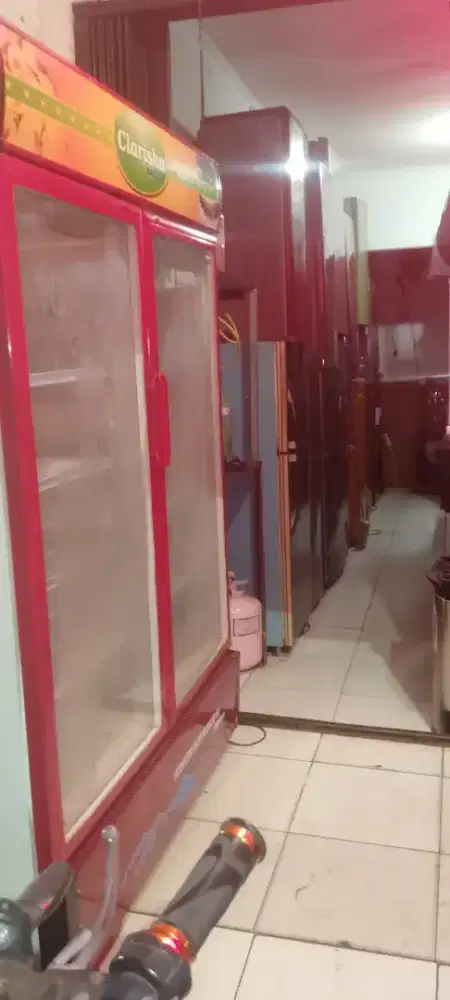 Kulkas .soces.flizer dingin beku bergaransi