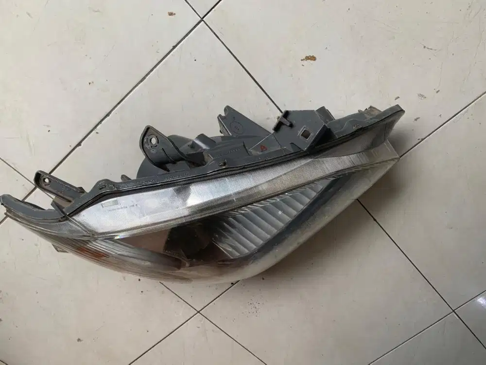 Headlamp Xenia Bekas