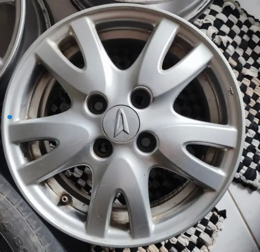 Velg honda Brio murah meriah 95% cat ori mulus bs bwt sigra calya dll