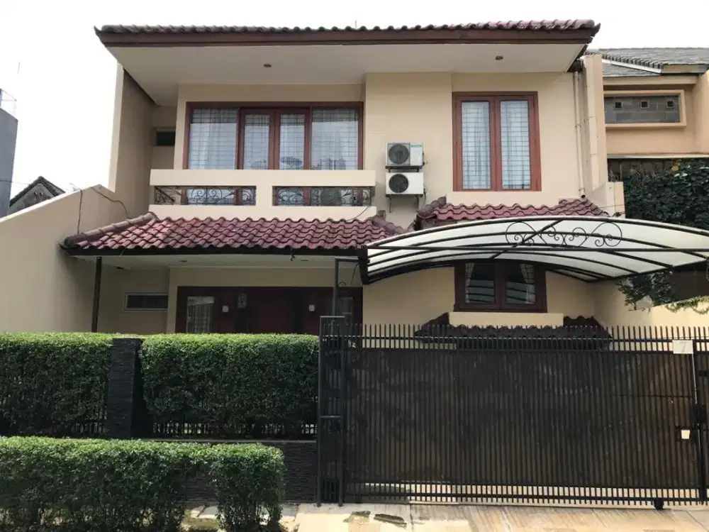 DISEWAKAN RUMAH SIAP HUNI FULLY FURNISHED DI JL.PONDOK HIJAU KEBAYORAN LAMA JAKARTA SELATAN