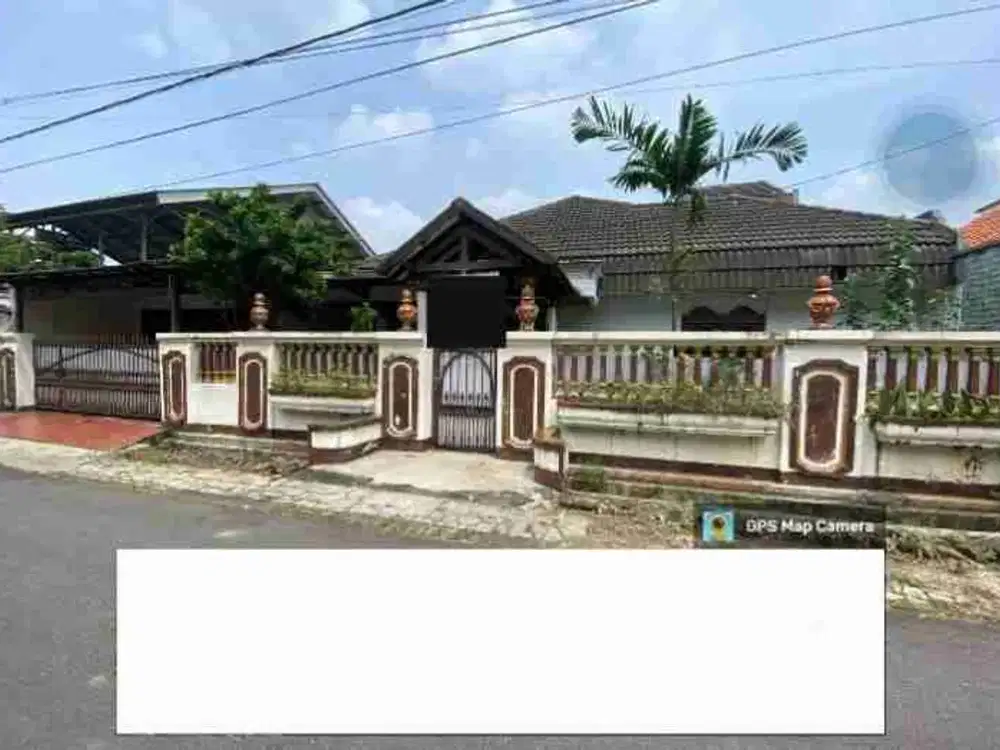 Rumah Dengan Tanah Luas di Duren Sawit
