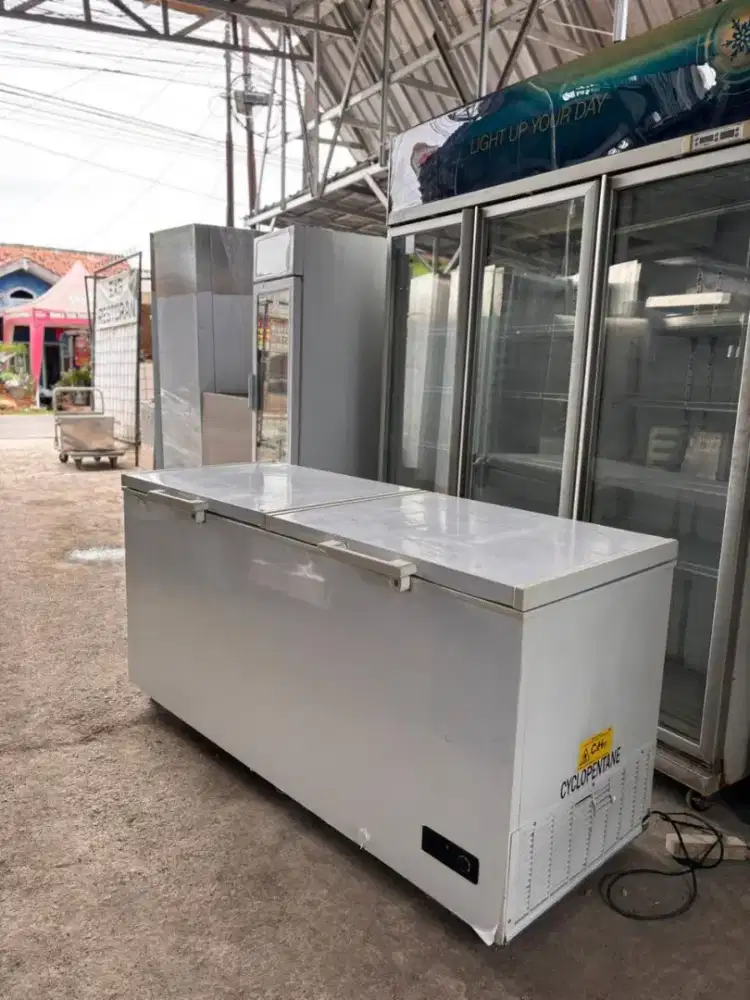 Freezer box 
2 pintu 
Merk RSA 
Kapasitas 550 liter

Harga 4.500.000