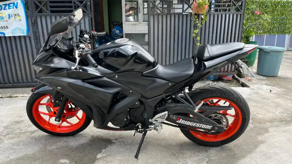 DIJUAL YAMAHA R25 2015 HITAM GLOSSY