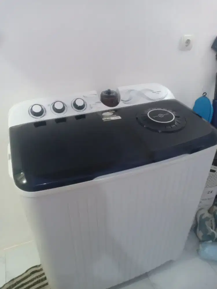 Mesin cuci Polytron 2 tabung 12kg