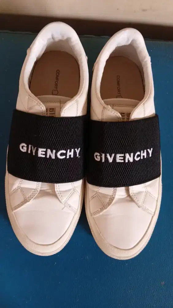 Sepatu Givency PL