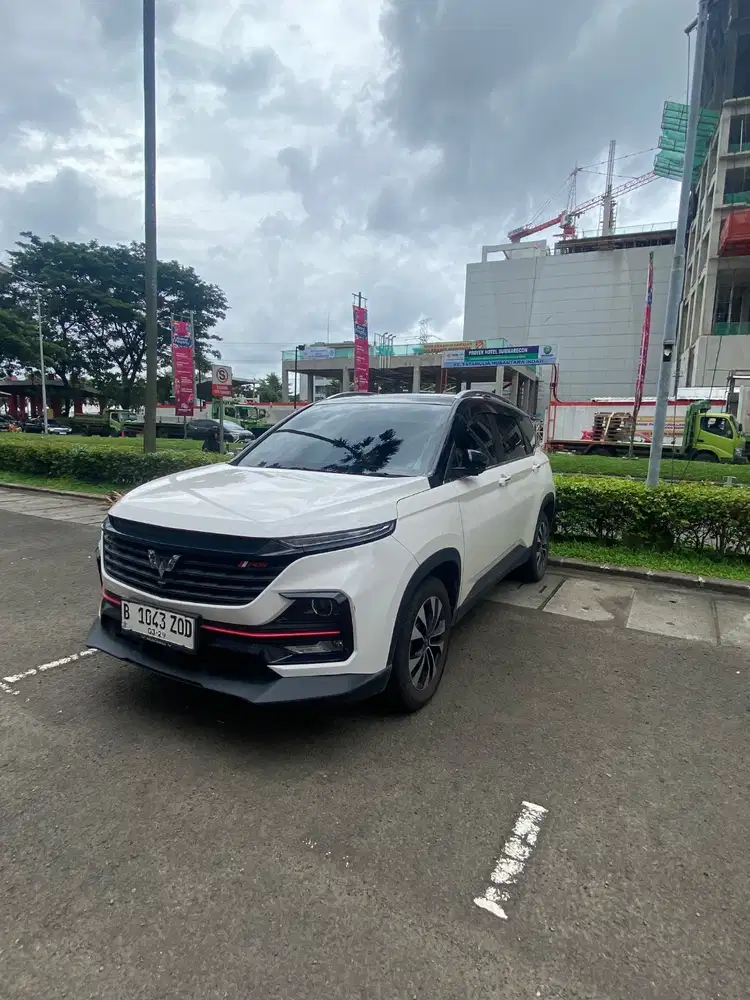 Wuling Almaz RS putih tahun 2022