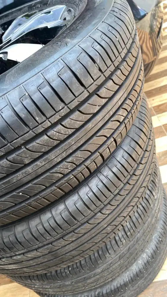 4 Ban 215 60 17 Tebal 90% Size 215/60/R17 Depok