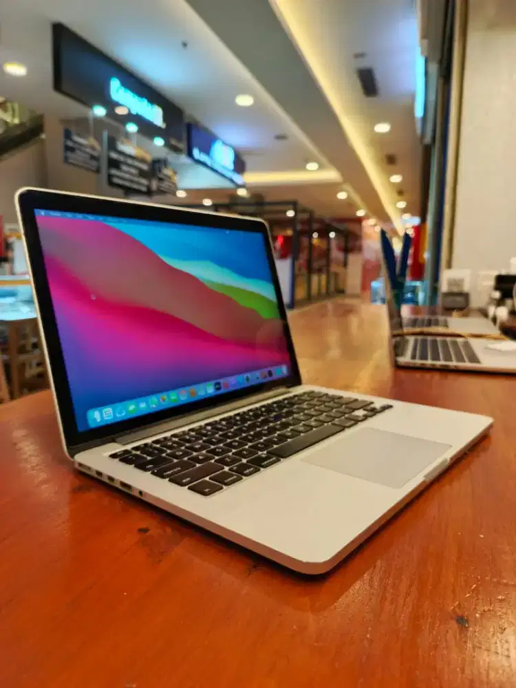 Macbook Pro Retina 13 inch ,middle 2014