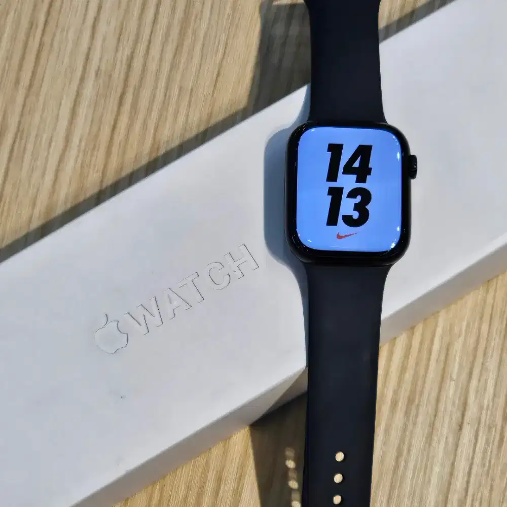 Apple watch series 7 45mm midnight second