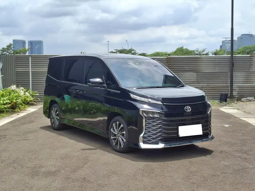 TOYOTA VOXY 2.0 AT 2023 Bensin