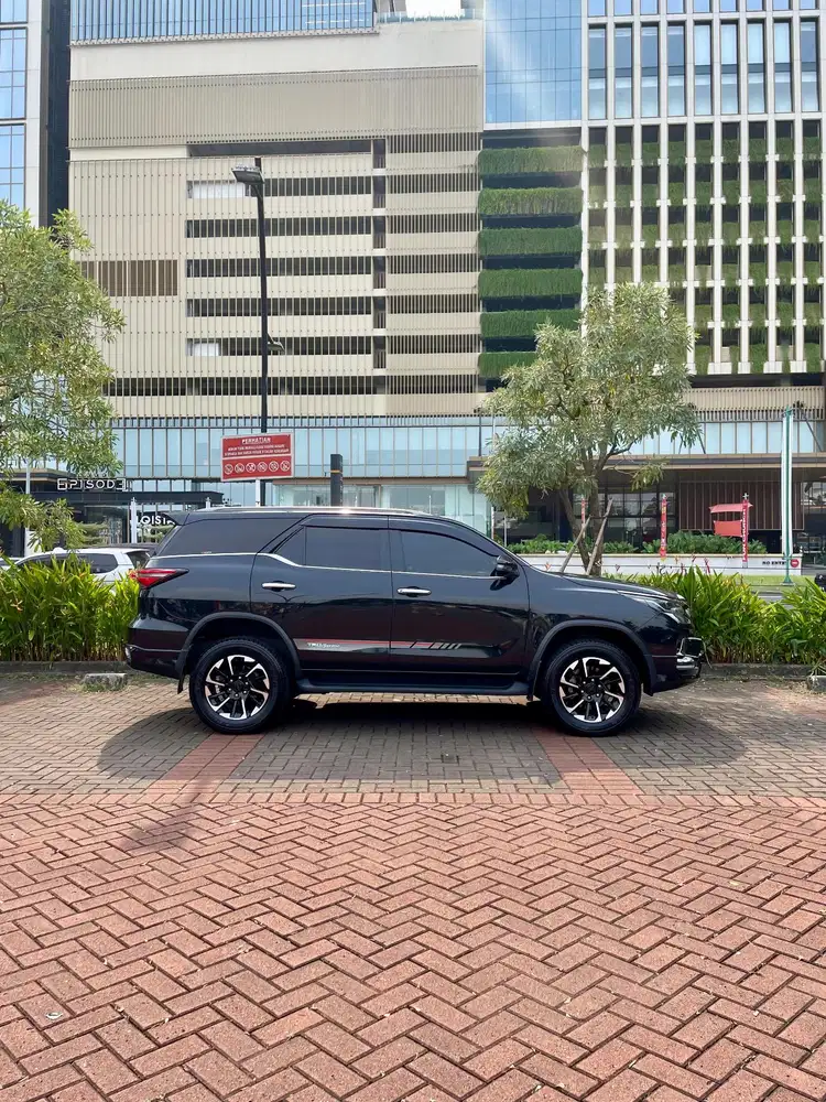 Toyota Fortuner 2.4 VRZ TRD 4x2 AT 2021 Diesel