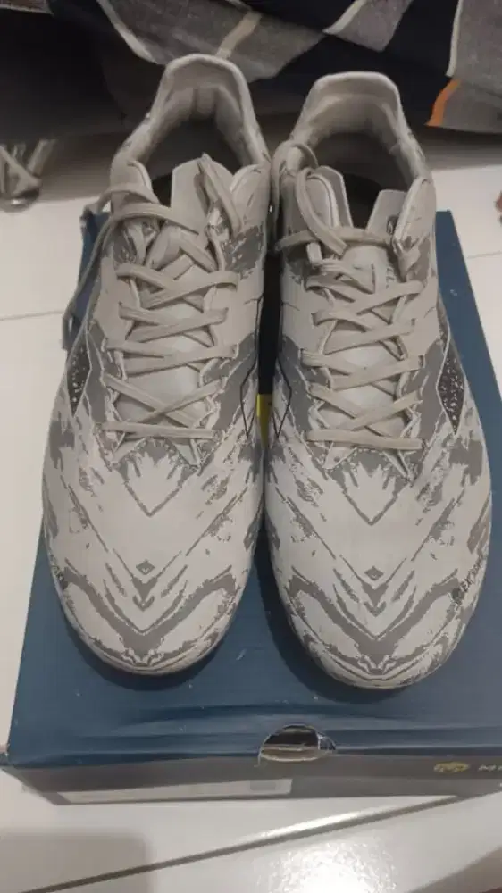 Sepatu Futsal Mills Troya FG Dark Grey