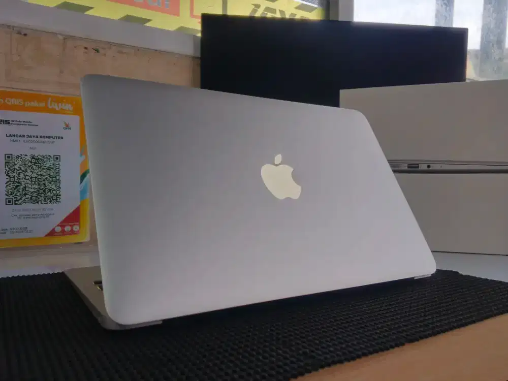 Macbook Air 11 Fullset ex IBOX