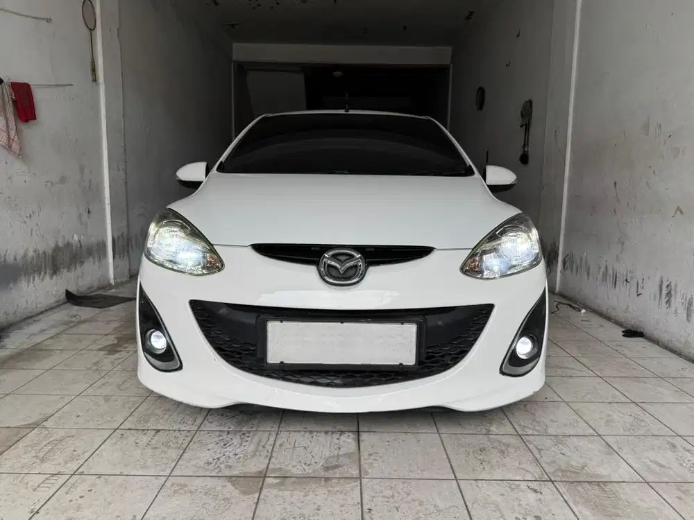 Tdp 22 Jt Odo 26 Rb Mazda 2 HB R Matic 2014 Putih Hatchback