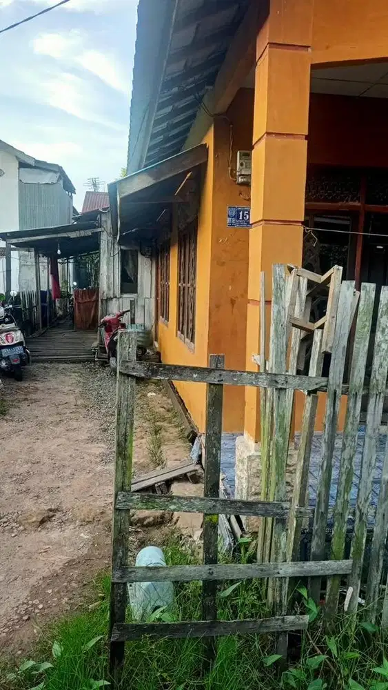 Dijual rumah ditambah 2 bedakan jadi 3 rumah