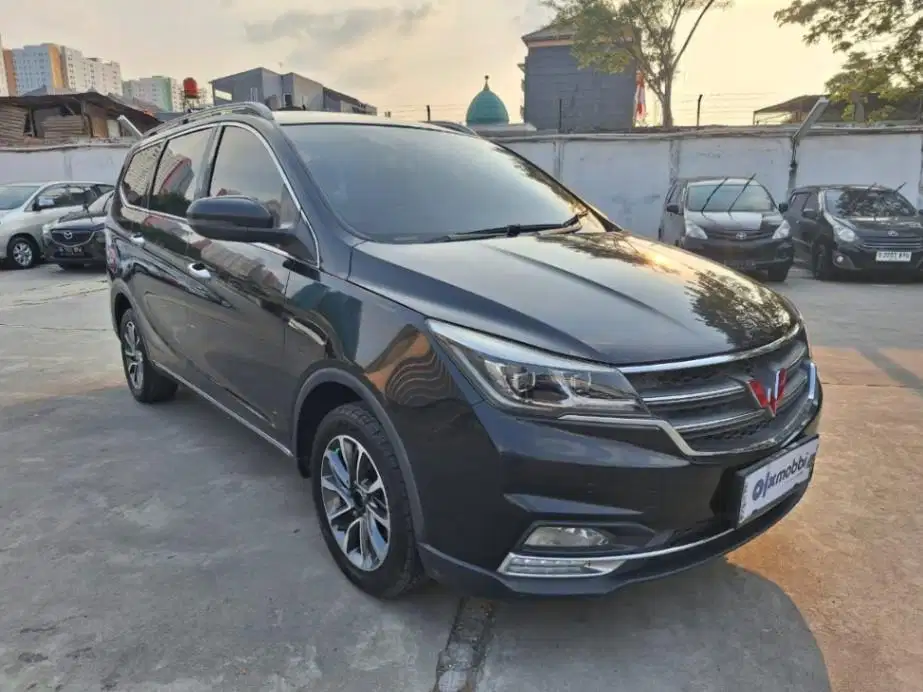LOW DP Wuling Cortez 1.8 L Lux Plus Bensin-AT 2018 UKQ