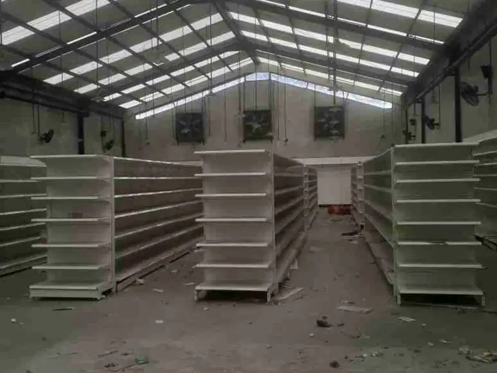 Disewakan Komersial Area eks. Supermarket di Raya Menganti