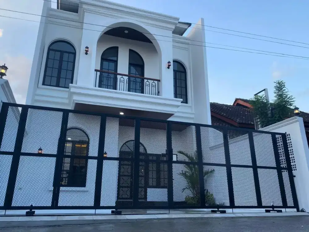 Rumah Baru Model Classic Mewah dekat Jogja Bay